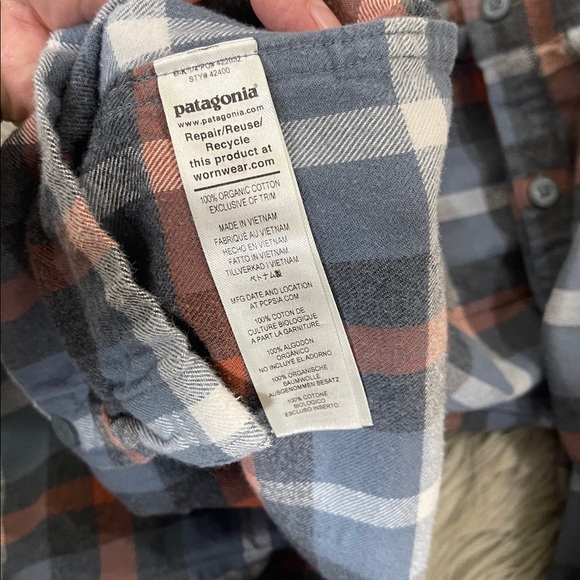 Patagonia Men's Casual Plaid Shirt - Blue and Red - Picture 9 of 9